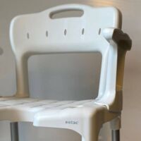 ein Duschstuhl aus dem Sortiment für Reha- und Pflege bei Orthopädietechnik Nord