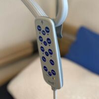 Die Fernbedieung eines Pflegebettes aus dem Reha- und Pflegesortiment der Orthopädietechnik Nord